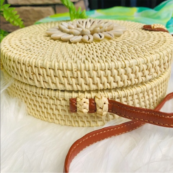 Hand Woven Shell Crossbody - Picture 7 of 10